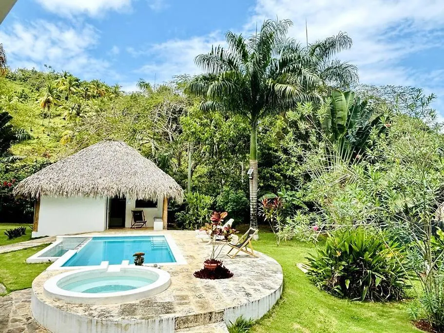 Zen Garden Poolside Bungalow 拉斯特拉纳斯
